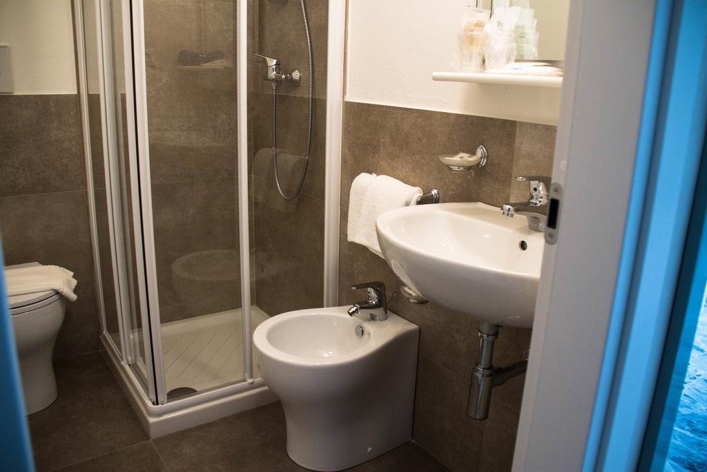 Hotel Arianna Iseo Kamer foto