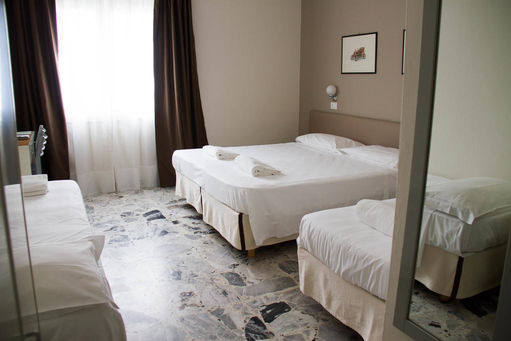 Hotel Arianna Iseo Kamer foto