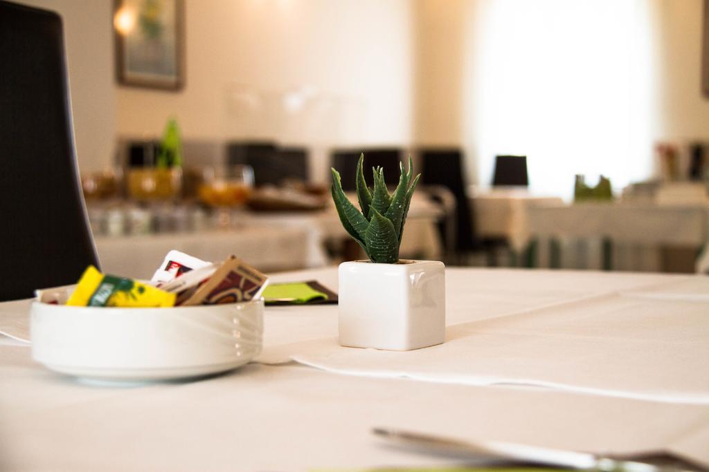 Hotel Arianna Iseo Buitenkant foto