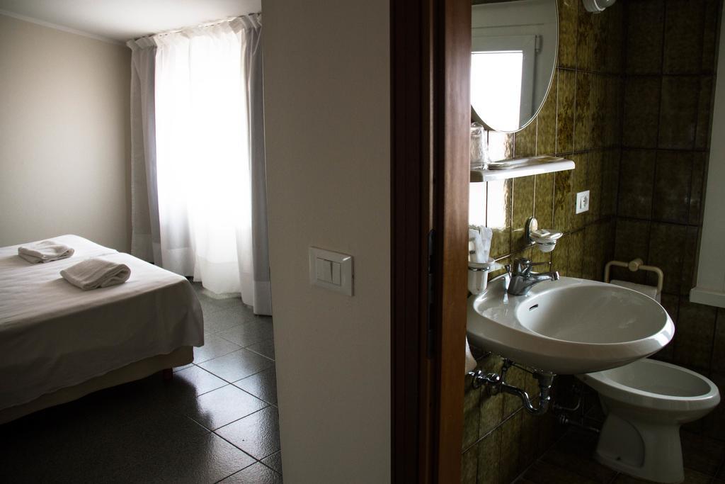 Hotel Arianna Iseo Kamer foto
